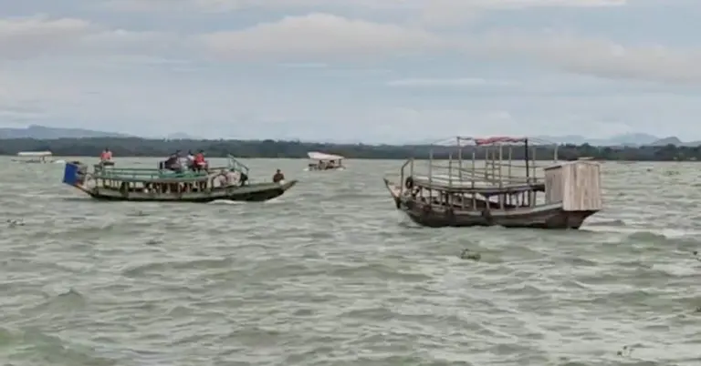 উদ্ধার কাজ চলছে